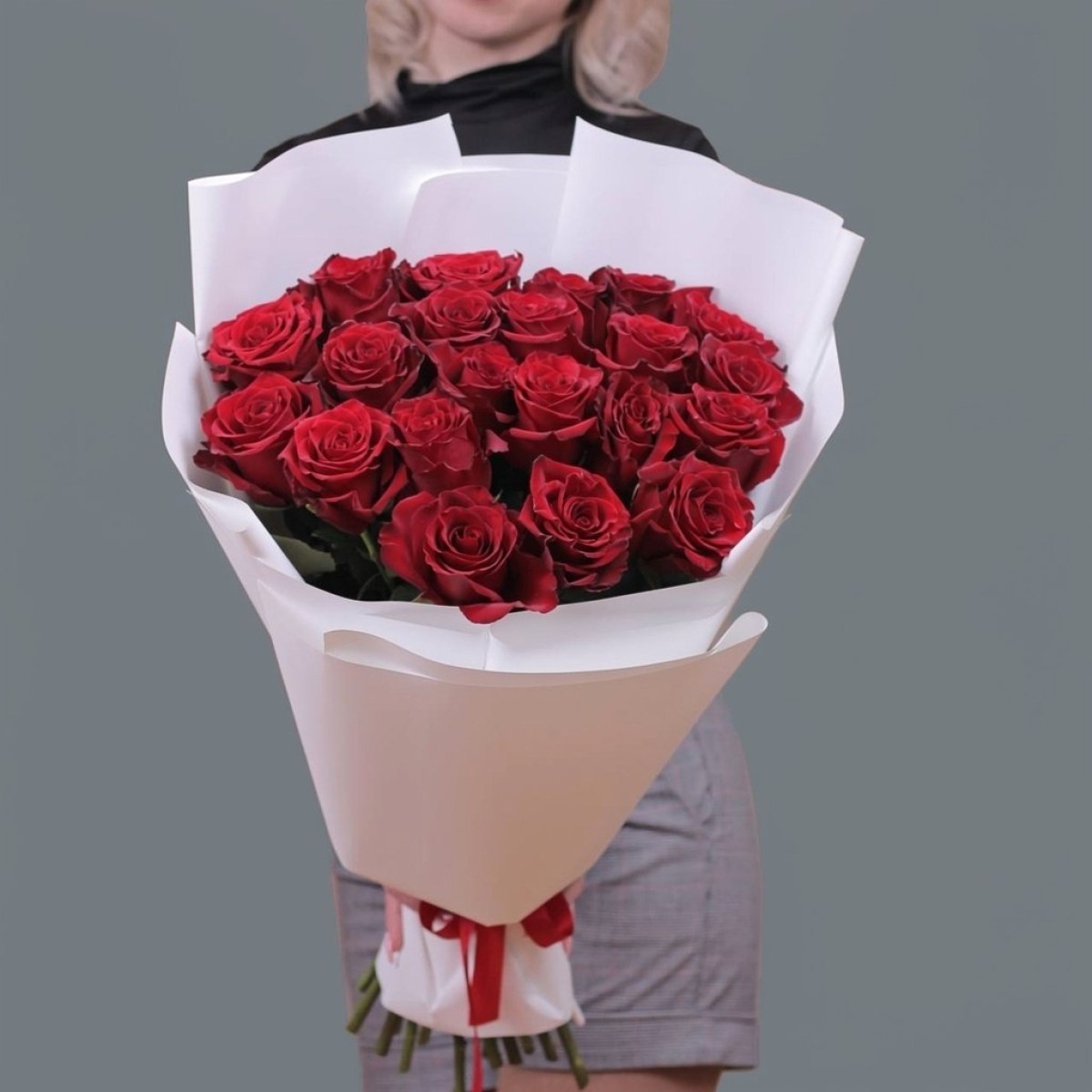 buket krasnyh roz 4